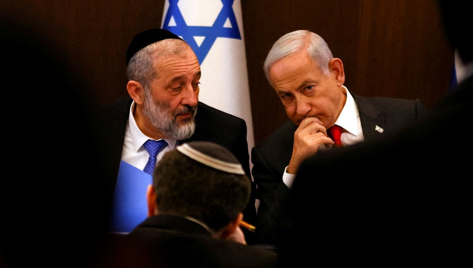 Yargı kararına uydu: Netanyahu, Şas Partisi liderini bakanlıklardan azletti
